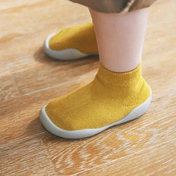 Alternate view 2 of Cozy Infant First Walkers