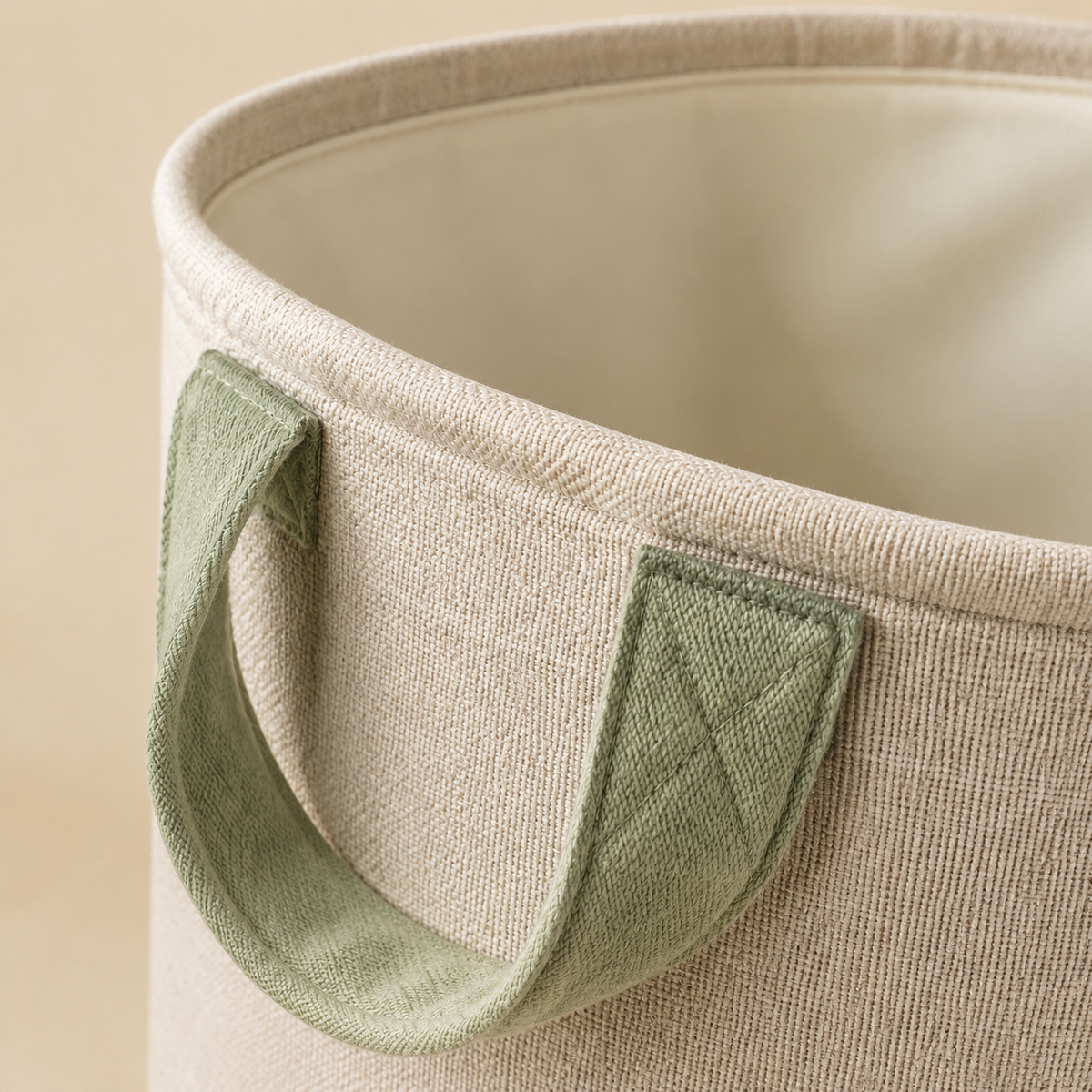 Close-up of the sage reinforced handle and structured rim