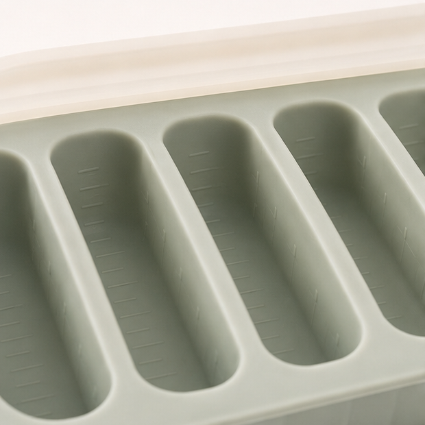 Silicone Breast Milk Freezing Tray with Lid — detail view
